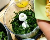 Une image de l'étape 1 de Pesto de roquette.