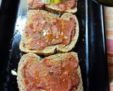 Foto del paso 3 de la receta: Rebanadas de pan con tomate y huevo 🍞🍅🥚