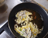 Foto del paso 4 de la receta: Tortillitas de gulas