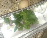 Foto langkah ke 2 dari resep Kukus kuning telur ayam kampung sayur bayam MPAsi 8 bulan.