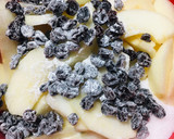 Foto del paso 3 de la receta: BUDÍN DE MANZANAS 🍏 🍎 🍏Y PASAS 🍇