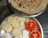 चीजी रोटी रैप बची हुई रोटियां से रेसिपी चरण 1 फोटो