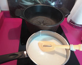 Foto del paso 1 de la receta: Yogur natural azucarado sin yogurtera