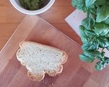 Foto del passaggio 5 della ricetta Pane tostato con parmigiano al basilico per una cena veloce 🌷