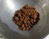 A picture of step 1 of Peanuts Chikki.