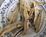 Une image de l'étape 1 de Barquettes d endives aux anchois tomates cerises et cornichons américains.