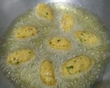 A picture of step 4 of Leftover Rice Pakora🍚🍱.