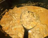 Foto del paso 4 de la receta: Strogonoff de pollo con papas pay (Estrogonofe de frango com batata palha)