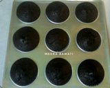 Foto langkah ke 10 dari resep Eggless Moist Choco Cupcakes.
