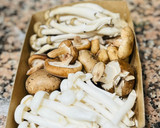Foto del paso 1 de la receta: Revuelto de setas variadas 🍄 🌿🍄 🌿