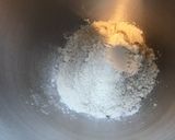 Une image de l'étape 2 de Petits pains vanille épeautre yaourt.