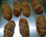 Foto langkah ke 4 dari resep Homemade Cheese Roll.