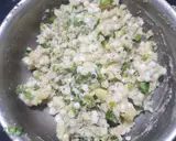 A picture of step 4 of Sabudana Thalipeeth.