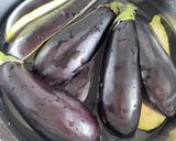 Une image de l'étape 2 de Papoutsakia 🇬🇷 aubergines farcies à la viande hachée et béchamel.