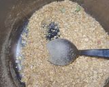 A picture of step 3 of Sabudana masala oats.