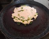 A picture of step 3 of Spring onion laccha paratha.