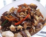 รูปขั้นตอนการทำที่ 6 ของ เห็ดหูหนู ผัดไข่ใส่สันในไก่