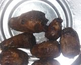 A picture of step 1 of Seppakilangu fry colocasia.