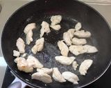 รูปขั้นตอนการทำที่ 2 ของ ข้าวคลุกกะเพราไก่