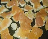 Foto del paso 2 de la receta: Chipirones y pechuga de pollo en salsa