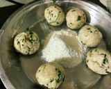 A picture of step 1 of Dhaniya laccha paratha.