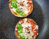 तिरंगा ब्रेड पिज़्ज़ा (Tiranga bread pizza recipe in Hindi) रेसिपी चरण 3 फोटो