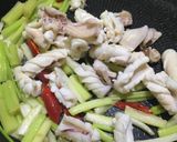 芹菜魷魚的食譜步驟2照片