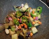 Foto langkah ke 2 dari resep Tumis Terong Cabe Gendot.