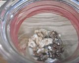 A picture of step 2 of Yogurt, Honey & Walnut dessert.
