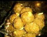 A picture of step 3 of Wheatflour jaggery balls punjabi aata pinni.