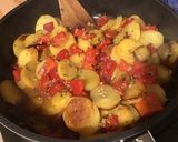 Une image de l'étape 7 de Pommes de terre et poivrons rouges aux herbes aromatiques.