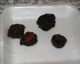 Foto del paso 1 de la receta: Ciruelas envueltas en panceta rellenas