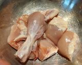 A picture of step 1 of Chicken Qorma.