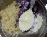 A picture of step 5 of Aloo pakoda.