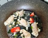 Foto langkah ke 4 dari resep Sup Wonton Rumput Laut (Pangsit Kuah Bening).