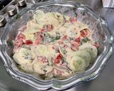 Une image de l'étape 9 de Salade marinée de concombre et tomates à la coriandre.