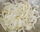 รูปขั้นตอนการทำที่ 1 ของ หอมใหญ่ทอด (Onion Fritters)