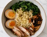 Foto langkah ke 3 dari resep Shoyu Ramen - Ramen with soy sauce sop ala rumahan.