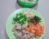 Foto langkah ke 1 dari resep Sop Ceker Bakso Gurih.