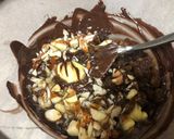 A picture of step 2 of Almond mini heart chocolate.
