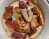 Foto del paso 3 de la receta: Porridge con fresas, frambuesas y arándanos al microondas (Gachas de Avena)