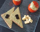 Une image de l'étape 3 de Entrée tomate et toast à la mousse d'avocat.