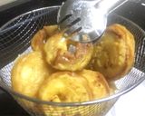 A picture of step 5 of Honey glazed apple rings.