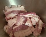 รูปขั้นตอนการทำที่ 1 ของ หมูสามชั้นทอดน้ำปลา