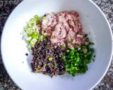 Hình bước làm 2 của món Bánh khoai lang chiên nhân thịt