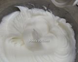 Foto langkah ke 3 dari resep Creamy Matcha Castella Cupcake.