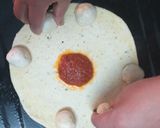 صورة لخطوة 4 من وصفة بيتزا 🍅🍕🧀🌶🍕🧀🌶🍕