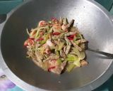 Foto langkah ke 7 dari resep Tumis labu tempe campur udang.