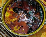 A picture of step 4 of Onion pakoda curry.
