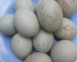 Foto langkah ke 1 dari resep Telur Asin Bawang Putih Homemade.